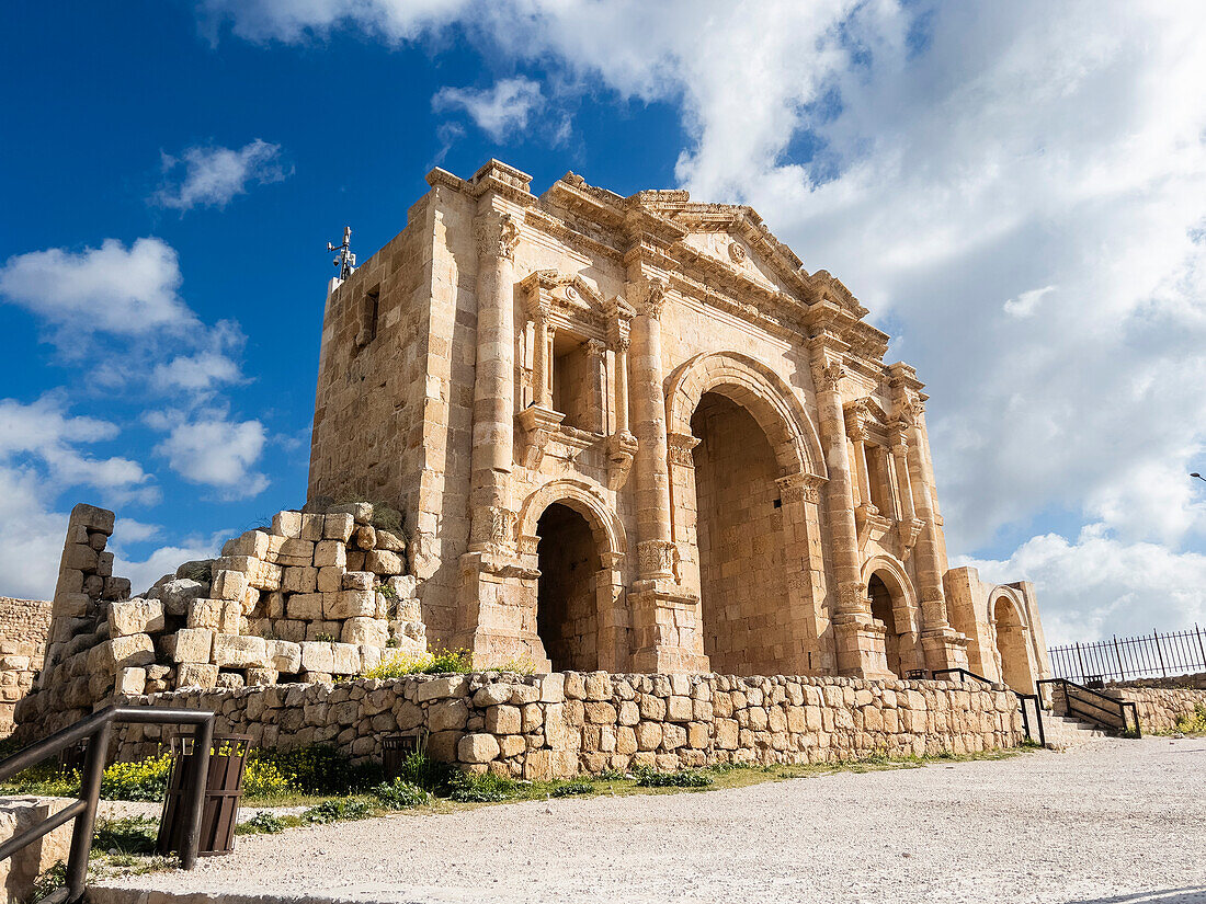 Der Hadriansbogen in Jerash, vermutlich 331 v. Chr. von Alexander dem Großen gegründet, Jerash, Jordanien, Naher Osten