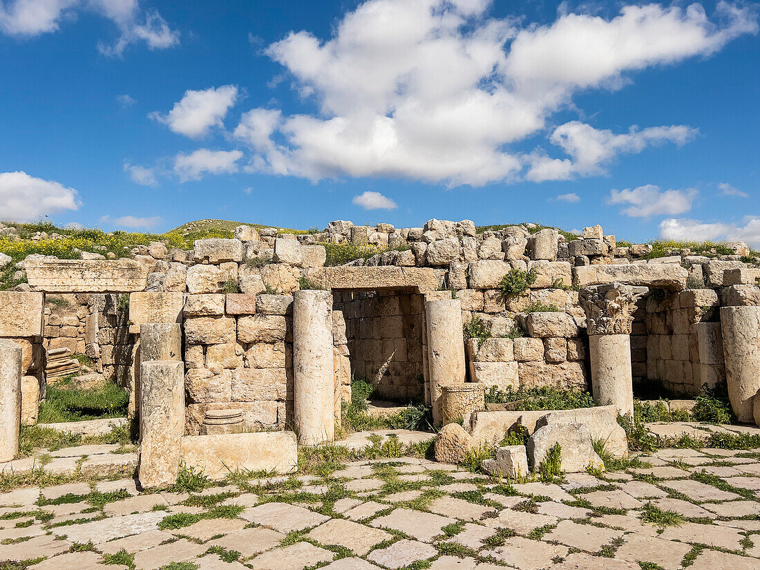 Säulen in der antiken Stadt Jerash, die vermutlich 331 v. Chr. von Alexander dem Großen gegründet wurde, Jerash, Jordanien, Naher Osten