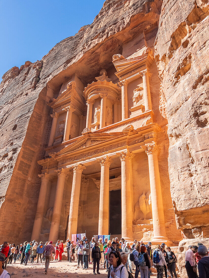 Die Schatzkammer von Petra (Al-Khazneh), Archäologischer Park von Petra, UNESCO-Weltkulturerbe, eines der Neuen Sieben Weltwunder, Petra, Jordanien, Naher Osten