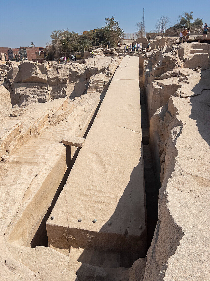 Der unvollendete Obelisk, der größte bekannte antike Obelisk, befindet sich in den Steinbrüchen von Assuan, Ägypten, Nordafrika, Afrika