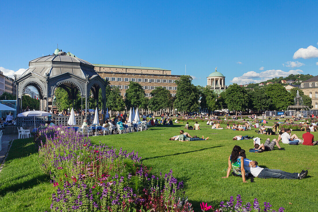 Schlossplatz im Sommer, Stuttgart, Baden Württemberg, Deutschland, Europa