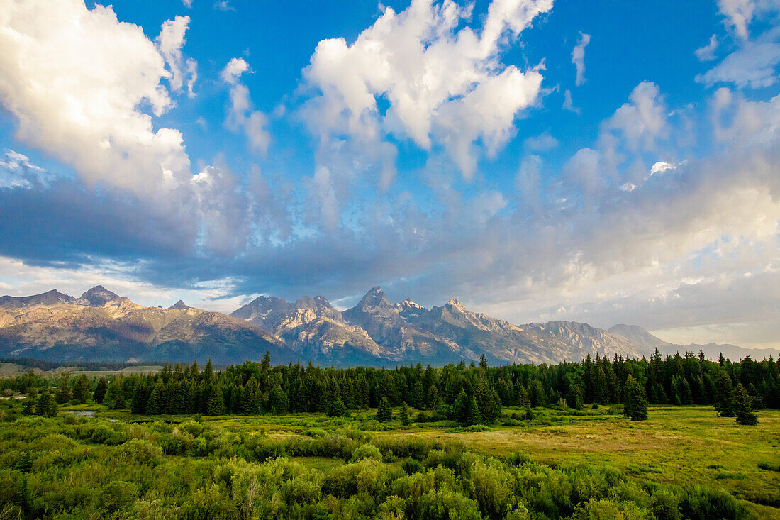 Grand Teton National Park plains and mountains, Jackson, Wyoming, United States of America, North America\n