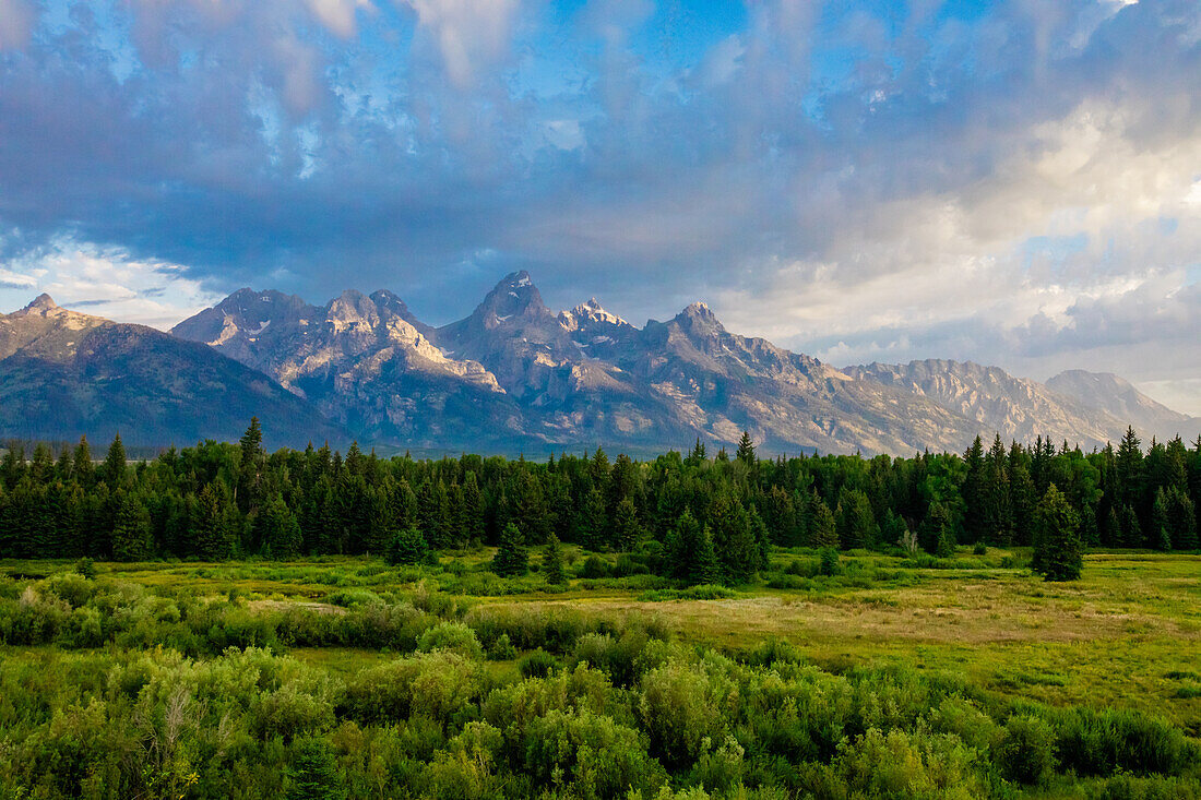 Grand Teton National Park plains and mountains, Jackson, Wyoming, United States of America, North America\n