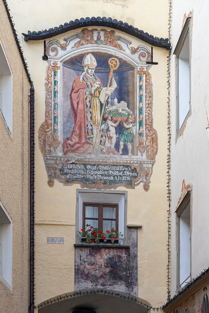 Fresco on a Gateway to the old town, Bruneck, Sudtirol (South Tyrol) (Province of Bolzano), Italy, Europe\n