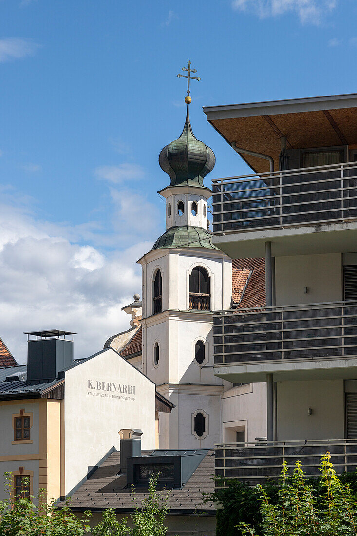 Glockenturm der Heilig-Geist-Kirche, Bruneck, Sudtirol (Südtirol) (Provinz Bozen), Italien, Europa