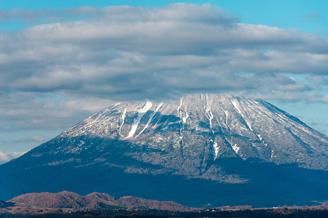 Nahaufnahme eines schneebedeckten Vulkans, Yotei-zan-Gipfel, Hokkaido, Japan, Asien