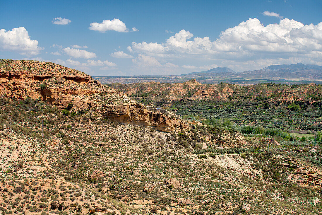 Blick auf die Wüstenlandschaft am Francisco-Abellan-Staudamm, Granada, Andalusien, Spanien, Europa