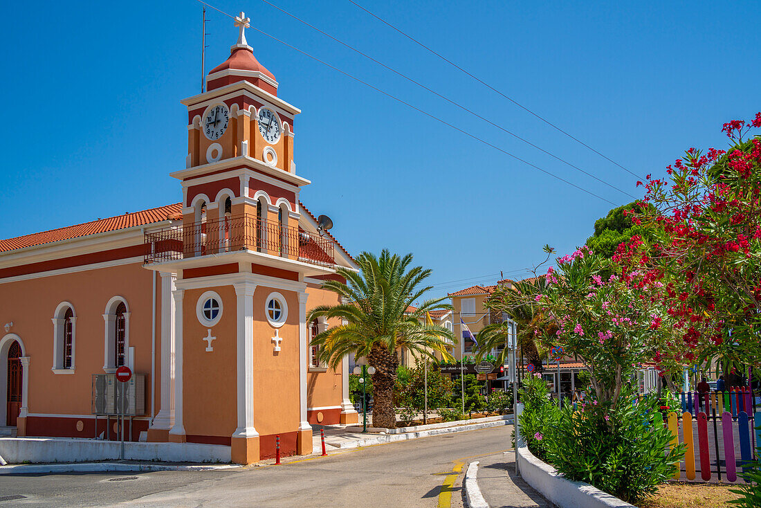 Blick auf die Kirche des Agios Gerasimos in Skala, Skala, Kefalonia, Ionische Inseln, Griechische Inseln, Griechenland, Europa