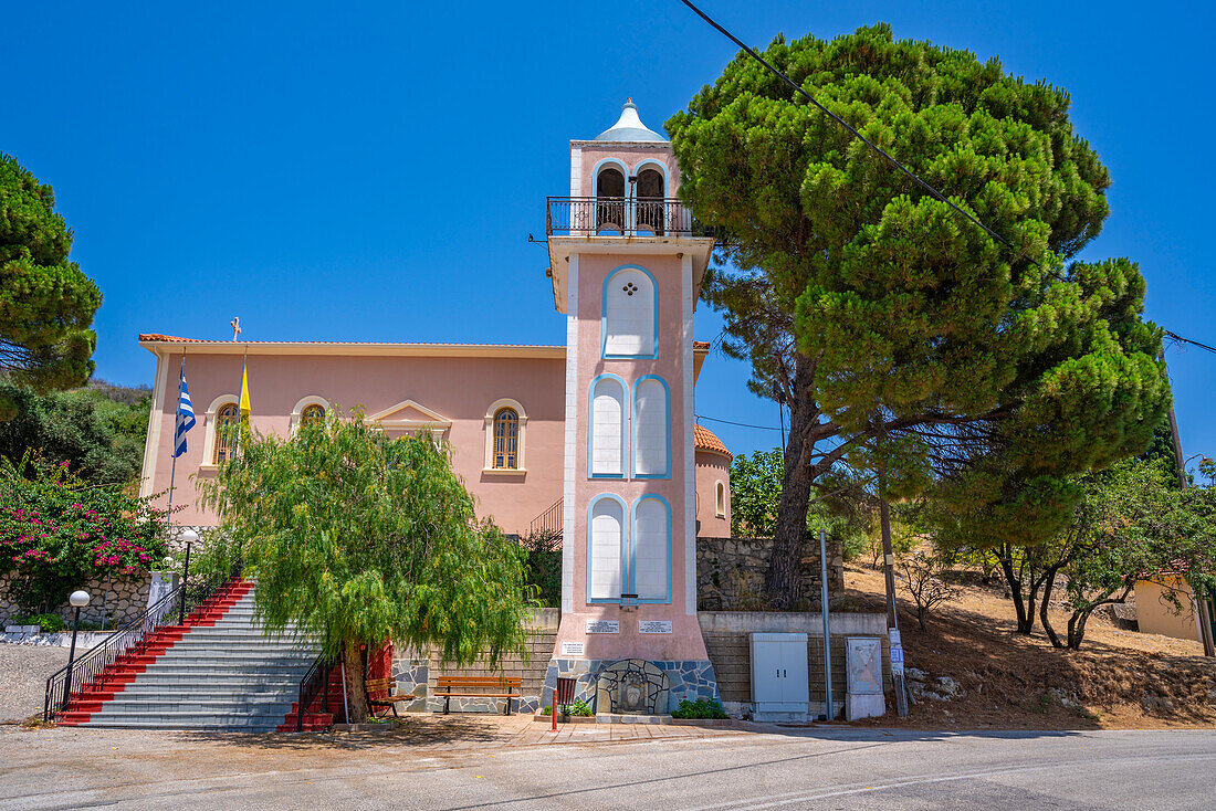Blick auf die Kirche der Entschlafung der Jungfrau Maria, Pastra, Kefalonia, Ionische Inseln, Griechische Inseln, Griechenland, Europa
