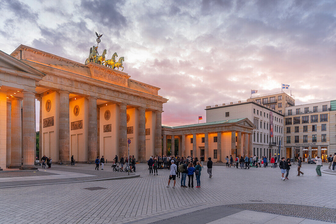 View of Brandenburg Gate at dusk, Pariser Square, Unter den Linden, Berlin, Germany, Europe\n