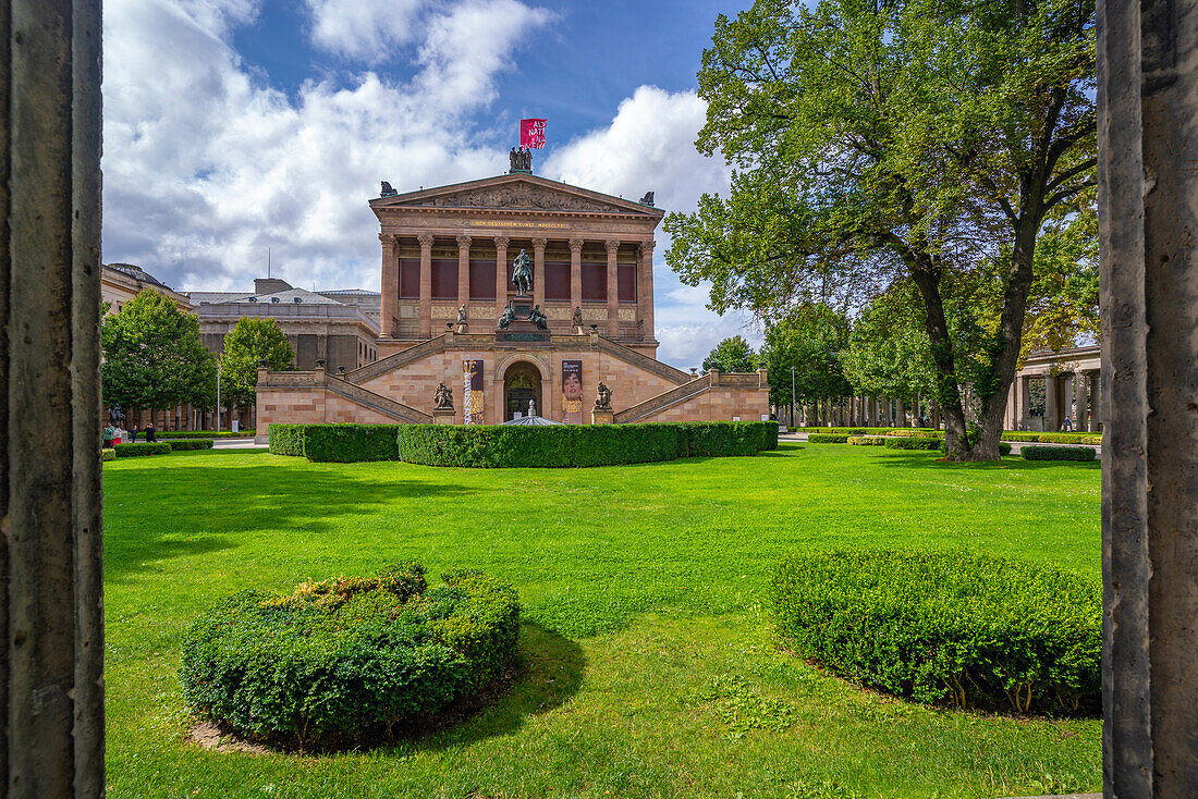 Blick auf Alte Nationalgalerie und Kolonnadenhof, UNESCO-Welterbe, Museumsinsel, Mitte, Berlin, Deutschland, Europa