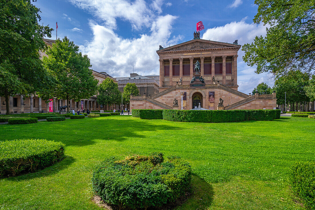 Blick auf Alte Nationalgalerie und Kolonnadenhof, UNESCO-Welterbe, Museumsinsel, Mitte, Berlin, Deutschland, Europa