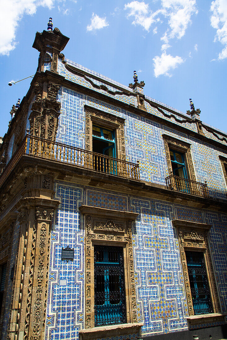 Casa de Los Azulejos (House of Blue Tiles), 18th century, Mexico City, Mexico, North America\n