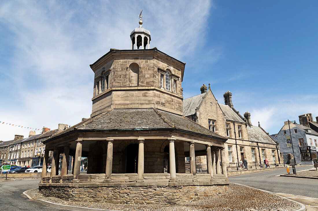 The octagonal Market Cross (Butter Market) (Break's Folley), a Grade I Listed Building built by Thomas Breaks, dating from 1747, Barnard Castle, County Durham, England, United Kingdom, Europe\n