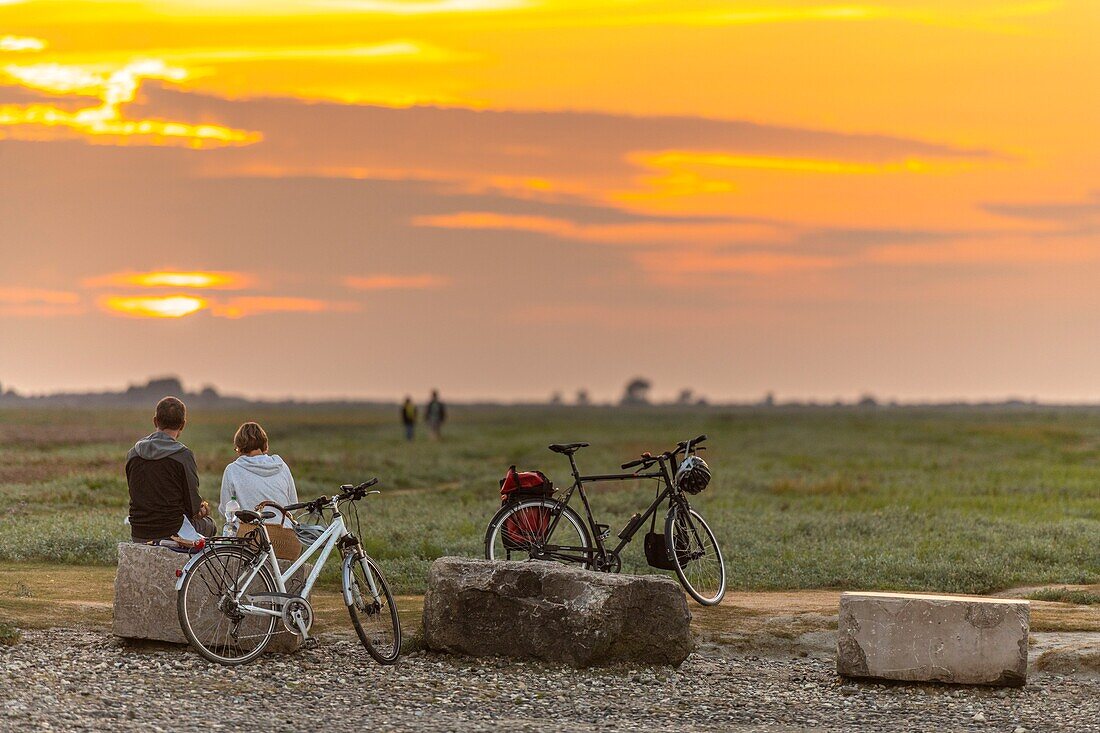 France, Somme, Somme Bay, Saint Valery sur Somme, Cap Hornu, holidaymakers come to admire the sunset\n