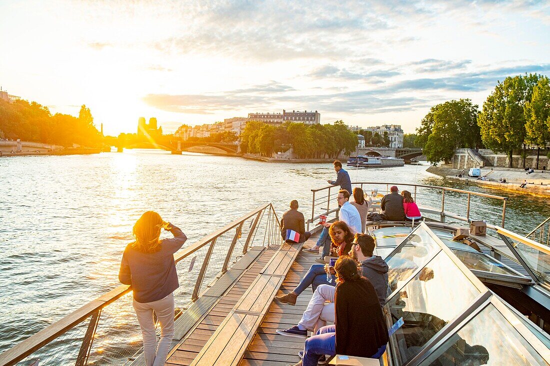 Frankreich, Paris, von der UNESCO zum Weltkulturerbe erklärtes Gebiet, Fly Boat Cruise