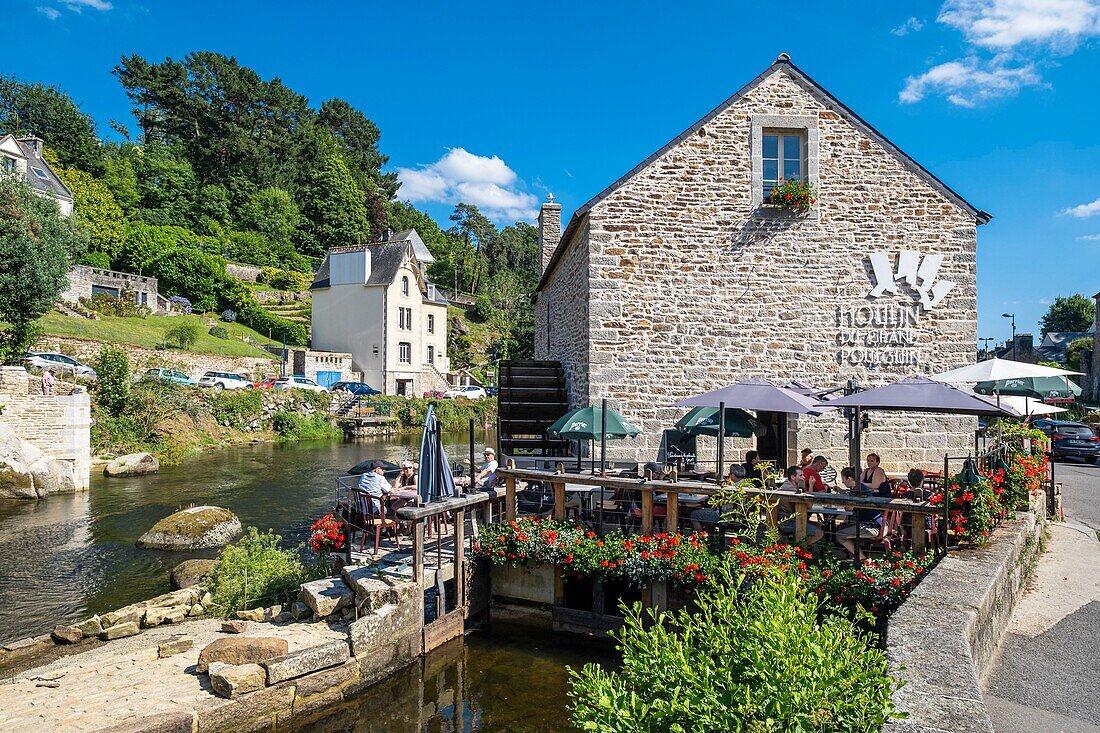 Frankreich, Finistere, Pont-Aven, die Ufer des Flusses Aven, Restaurant Moulin du Grand Poulguin