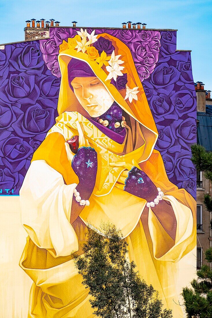 Frankreich, Paris, 13. Arrondissement, Street Art, die Metrolinie 6 vor dem Werk des Künstlers La Madre Secular © Inti