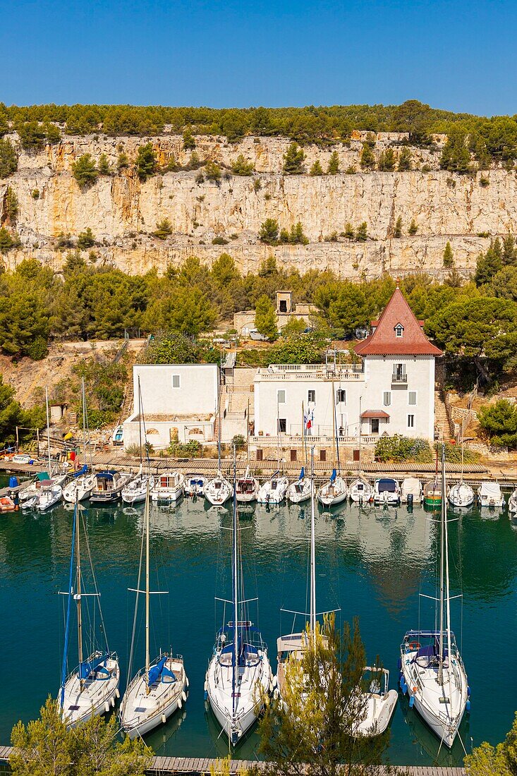 Frankreich, Bouches du Rhone, Cassis, Nationalpark Calanques, die Bucht von Port Miou, das Büro des Hafenmeisters