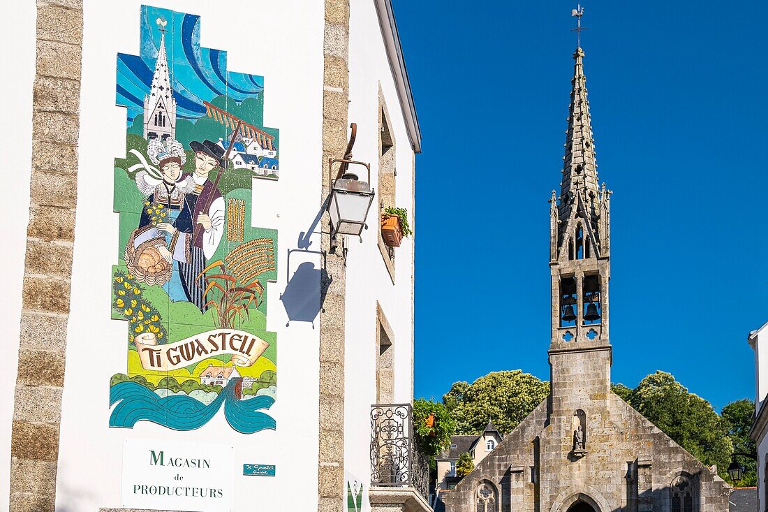 France, Finistere, Pont-Aven, the shop La Basse Cour à la Ville and Saint-Joseph church\n