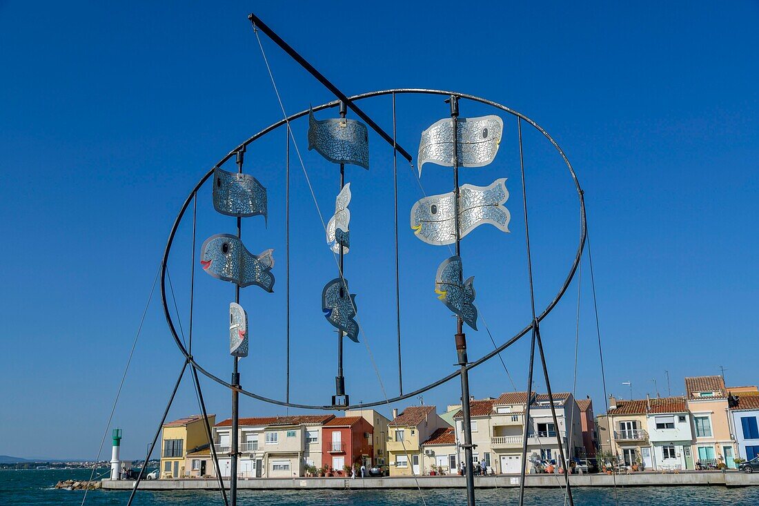 Frankreich, Herault, Sete, Stadtteil La Pointe Courte, Les Daurades Miroirs, Skulptur des Künstlers Dominique Dore