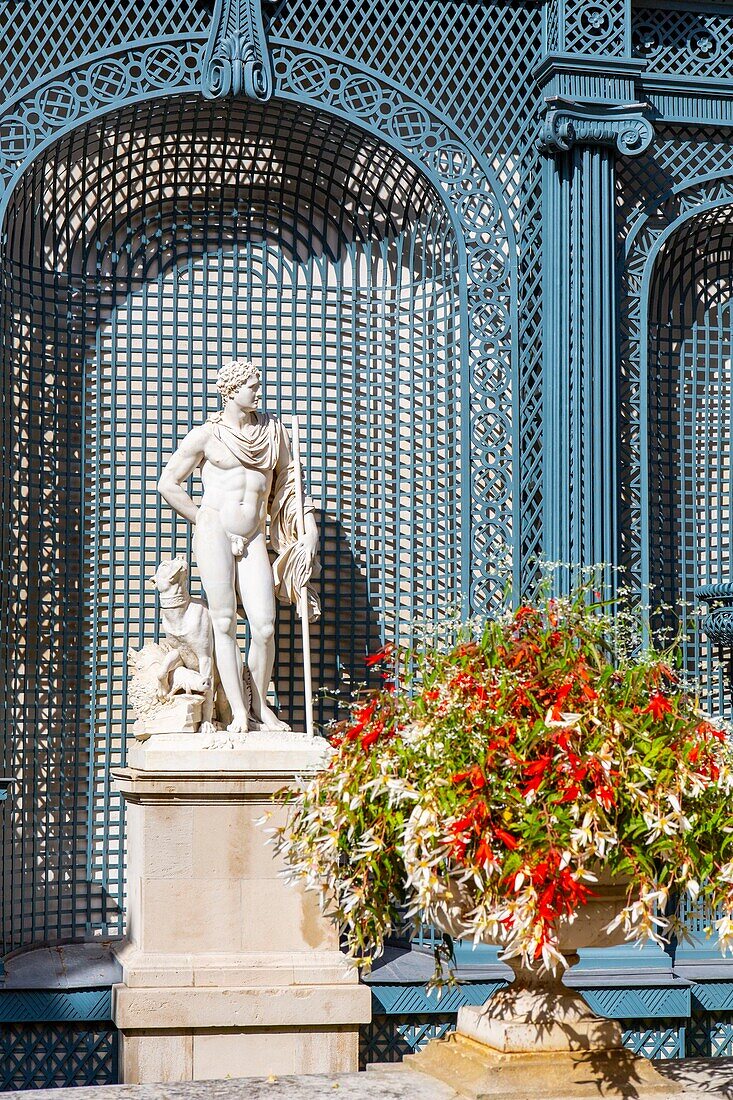 Frankreich, Paris, Tage des Kulturerbes 2017, das Hotel de Matignon und das Büro des Premierministers, Statue im Park von 3 Hektar