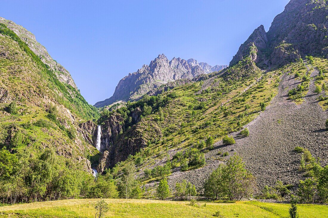 Frankreich, Hautes Alpes, Nationalpark Ecrins, Tal von Valgaudemar, La Chapelle en Valgaudémar, Wasserfall Combefroide