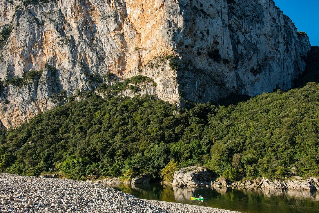 Frankreich, Ardeche, Reserve Naturelle des Gorges de l'Ardeche, Vallon Pont d'Arc, Abstieg der Gorges de l'Ardeche