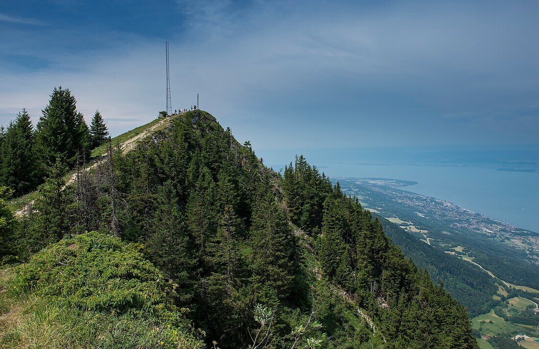 France, Haute Savoie, Chablais geopark massif, Thollon les Memises, cruising the peak to the peak of Memises\n