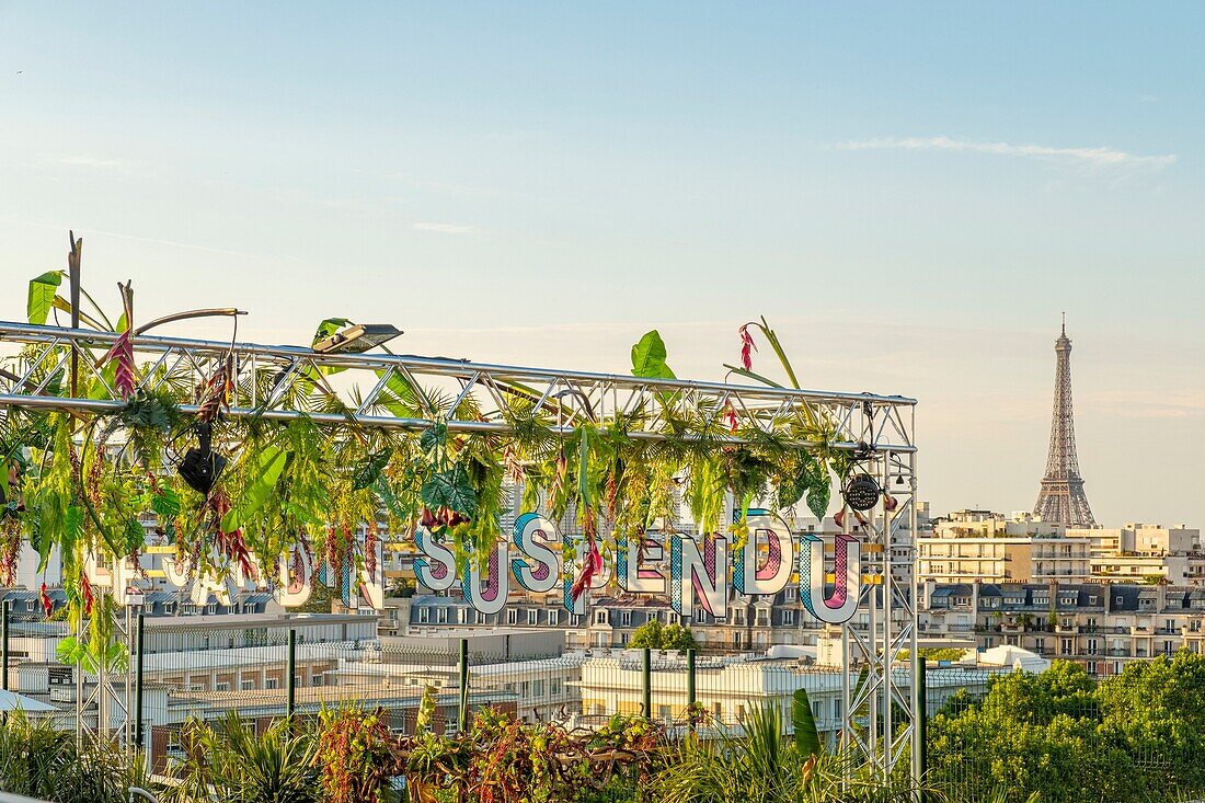 Frankreich, Paris, Gemüsedach von 3.500 m2, der hängende Garten, Bar und ephemeres Restaurant, das im Sommer auf dem Dach eines Parkhauses installiert ist