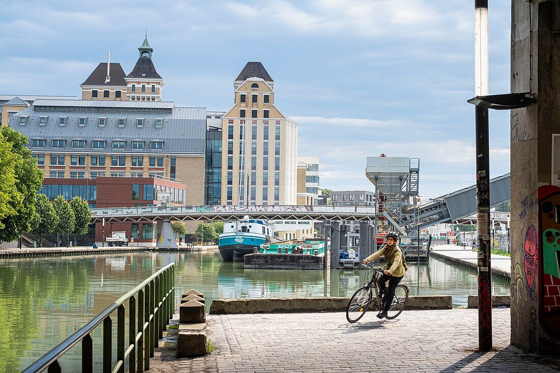 Frankreich, Paris, Platz Porte de Pantin, Ourcq-Kanal und die Grands Moulins de Pantin