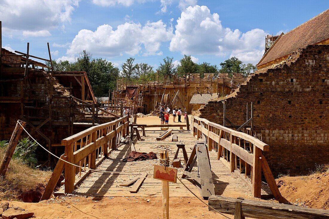 France, Yonne, Treigny, Guedelon, building of the castle according to a model and medieval processes\n