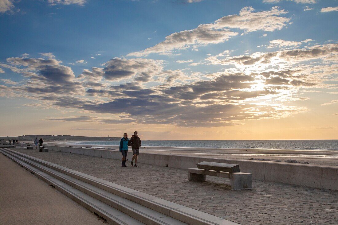 Frankreich, Pas de Calais, Wissant, Deichpromenade bei Ebbe