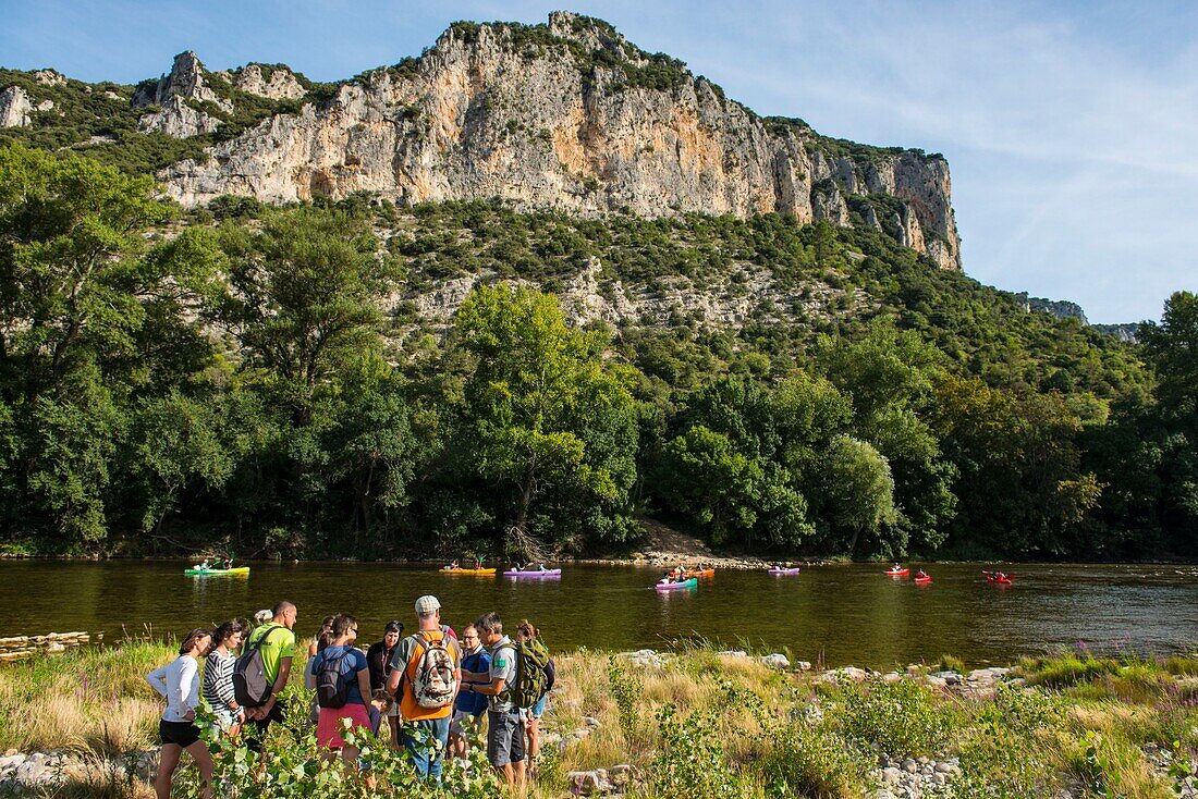 France, Ardeche, Reserve Naturelle des Gorges de l'Ardeche, Vallon Pont d'Arc, accompanied hike with a guard of the Syndicat mixte de Gestion des Gorges de l'Ardeche\n