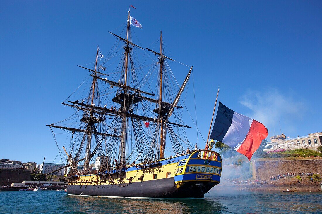 Frankreich, Finistère, Brest, L'HERMIONE, Freiheitsfregatte Frankreich Brest Internationales Maritimes Festival 2016