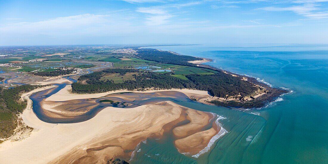 France, Vendee, Talmont Saint Hilaire, Pointe du Payre and Veillon beach (aerial view)\n