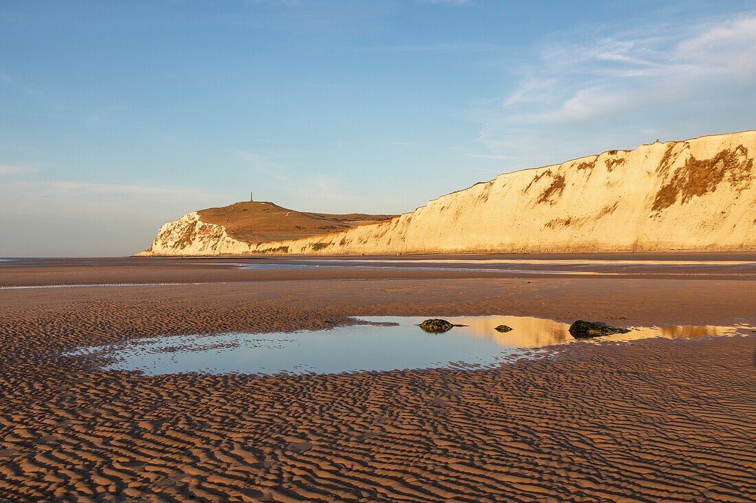 France, Pas de Calais, Cote d'Opale, Parc naturel regional des Caps et Marais d'Opale, Cap Blanc Nez, limestone cliffs\n