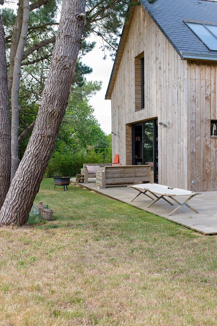 France, Guerande, Story :  Cosy home of Julie, wall weaves artist \n