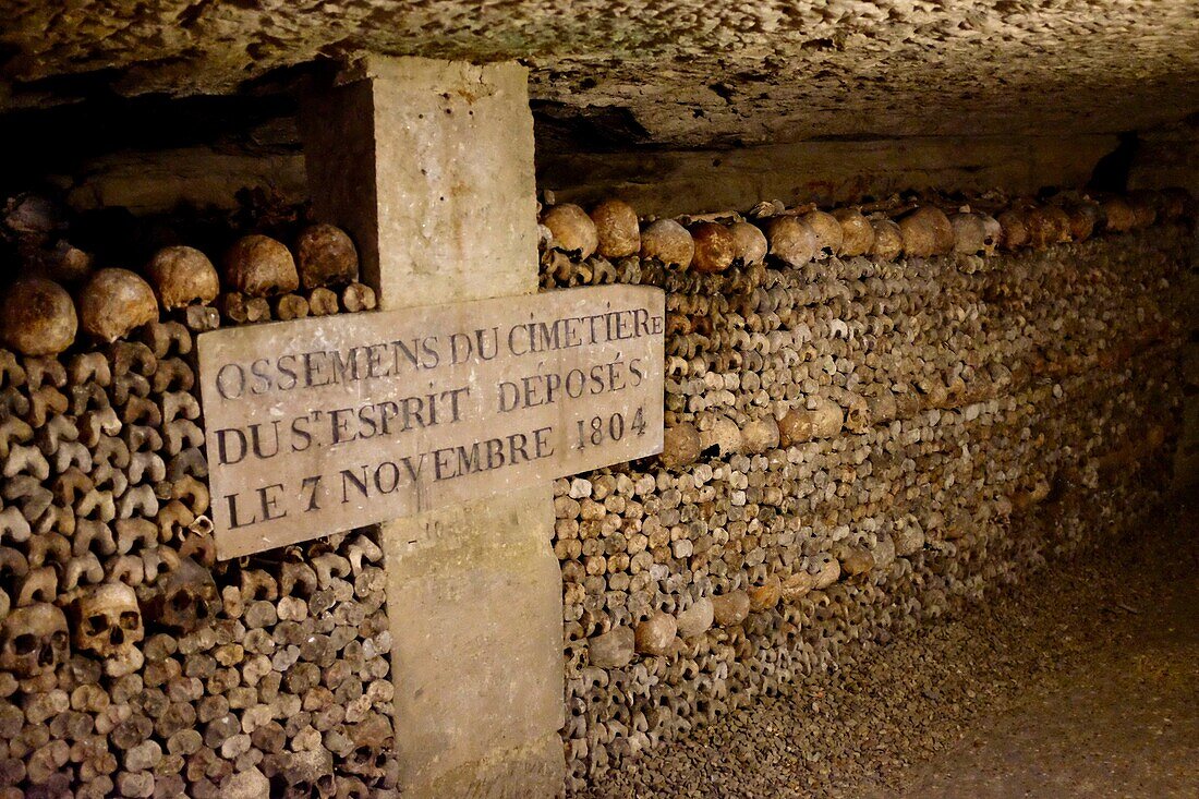 France, Paris, the Catacombs, bones\n