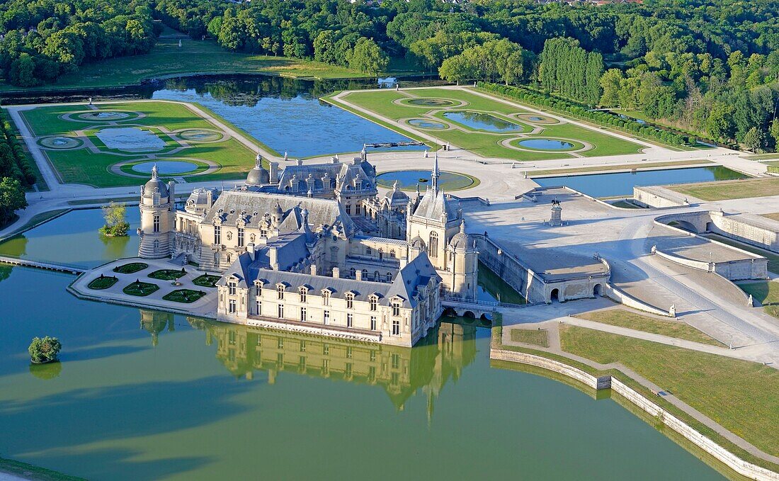 Frankreich, Oise, das Schloss von Chantilly und sein Garten von André Le Nôtre (Luftaufnahme)