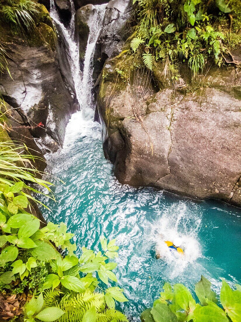 Frankreich, Karibik, Kleine Antillen, Guadeloupe, Basse-Terre, Gourbeyre, Canyoning auf dem Blue Basin Trail