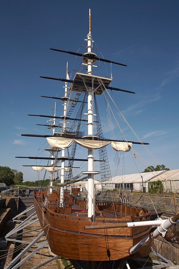 Frankreich, Charente-Maritime, Rochefort, Arsenalviertel, der Abenteuerpark, l'Accro mats, der an die Fregatte Hermione erinnert