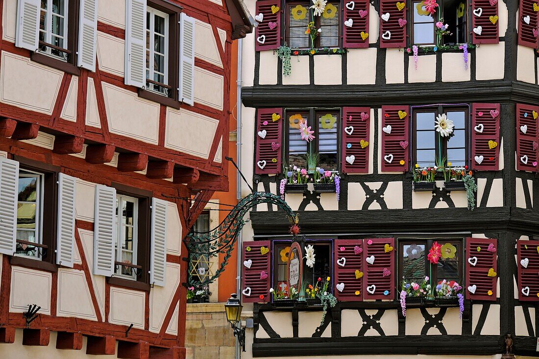 Frankreich, Haut Rhin, Colmar, Rue des Marchands, Fachwerkhäuser, Osterdekoration