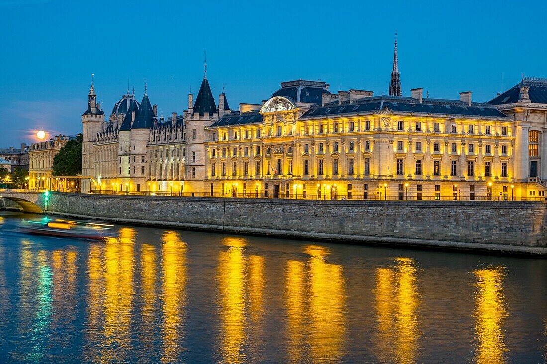 France, Paris, area listed as World Heritage by UNESCO, the Conciergerie\n