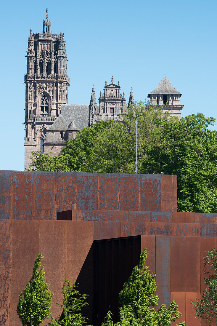 France, Aveyron, Rodez, Soulages Museum, labelled Museum of France, designed by the Catalan architects RCR Arquitectes associated with the architectural firm Passelac and Roques, Cathedral of Our Lady of the Assumption of Rodez in the background\n