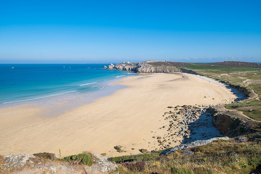 France, Finistere, Armorica Regional Natural Park, Crozon Peninsula, Camaret-sur-Mer, Pen Hat beach\n