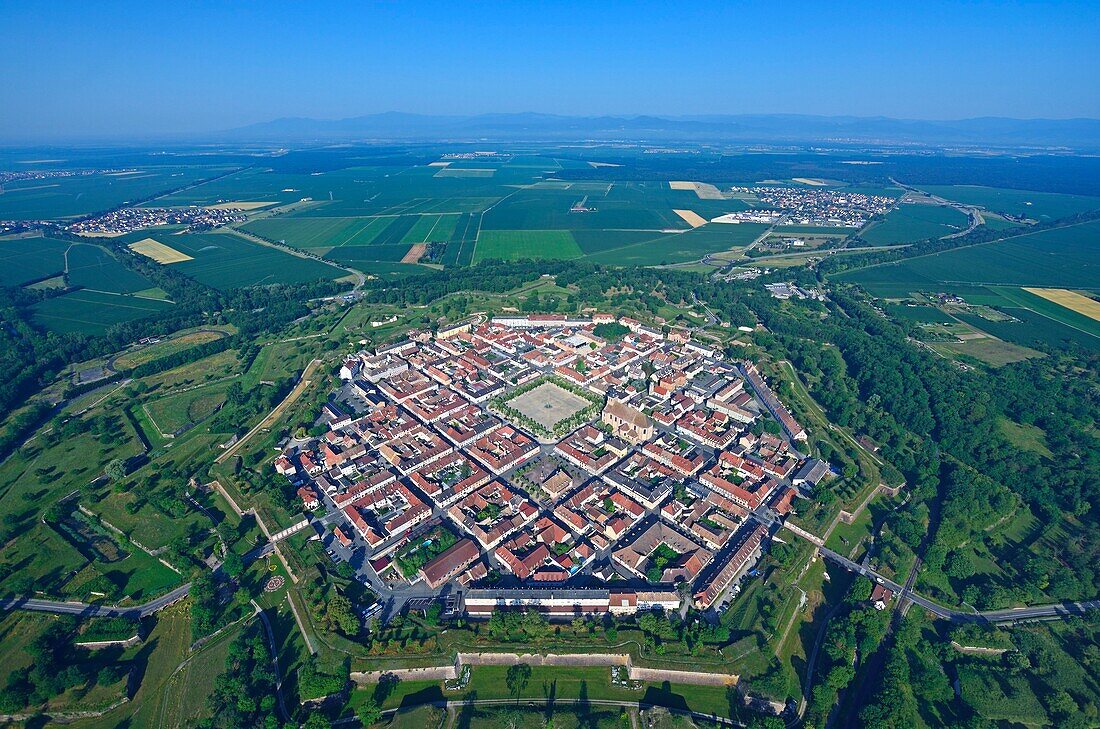 Frankreich, Haut-Rhin, Neuf-Brisach, von Vauban befestigte Stadt, von der UNESCO zum Weltkulturerbe erklärt (Luftaufnahme)