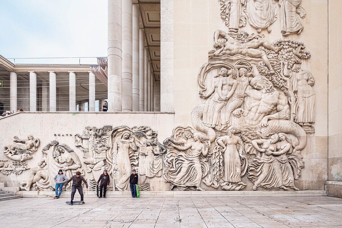 France, Paris, 16th arrondissement, the Museum of Modern Art of the City of Paris or MAMVP occupies part of the Palais de Tokyo\n