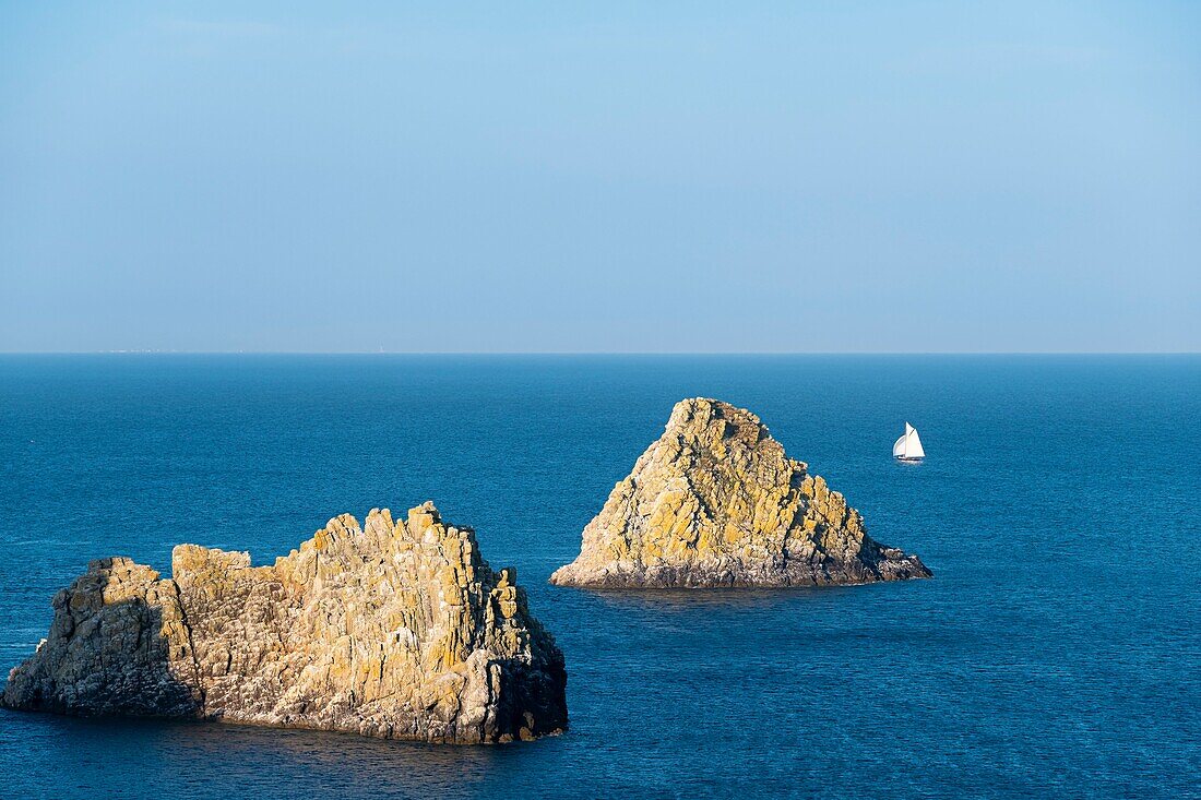 France, Finistere, Armorica Regional Natural Park, Crozon Peninsula, Camaret-sur-Mer, Pointe de Pen-Hir, Tas de Pois\n