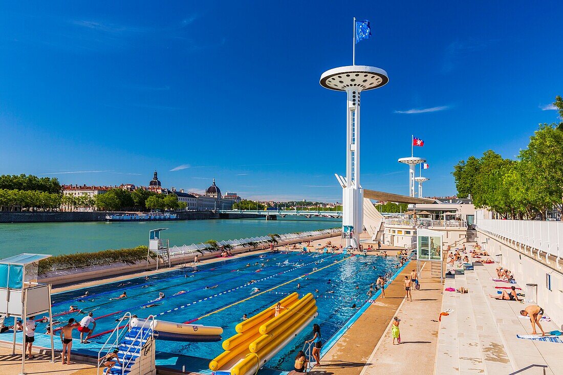 Frankreich, Rhône, Stadtteil La Guillotière, Karen Blixen Ufer an der Rhône, Tony Bertrand Nautical Center mit Blick auf das Hôtel Dieu